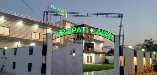 Hotel Tirupati Lawn in Banthra Sikander Pur