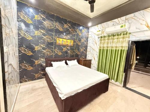 Hotel Tirupati Lawn in Banthra Sikander Pur