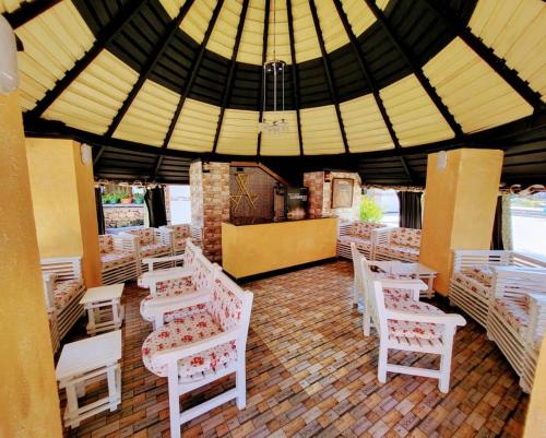 Ресторан, Rusty Rock Beach Resort & Spa in Мванза