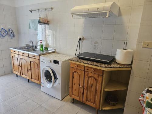 Kitchen, Roma Suites in Ciampino Airport