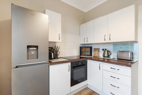 Free Parking | Central | Sleeps 6 | Great Location in Armadale
