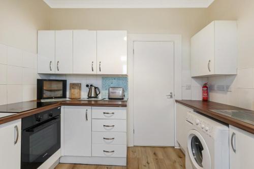 Free Parking | Central | Sleeps 6 | Great Location in Armadale