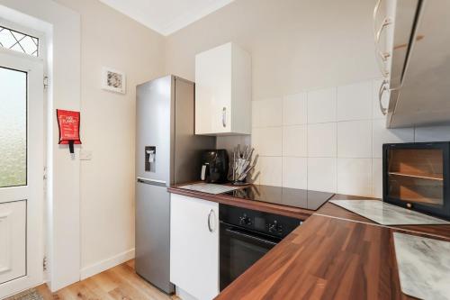 Free Parking | Central | Sleeps 6 | Great Location in Armadale