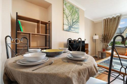 Free Parking | Central | Sleeps 6 | Great Location in Armadale