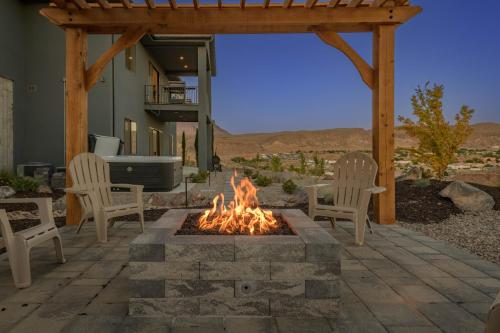 Cliffside Modern Villa - Lower Level - image 13