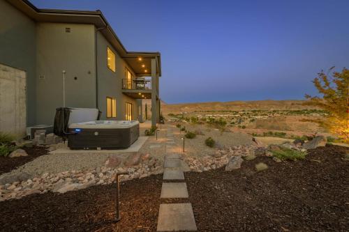Cliffside Modern Villa - Lower Level - image 9