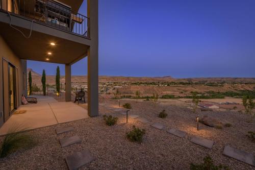 Cliffside Modern Villa - Lower Level - image 12