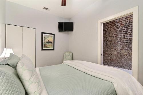 Ellis Square Loft - image 11