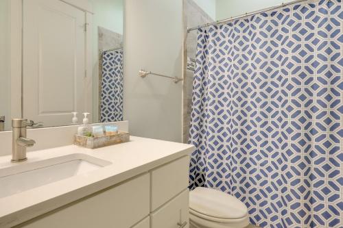 Gulf Shores Home with Shared Pool, 2 Blocks to Beach near Sea-N-Suds Restaurant