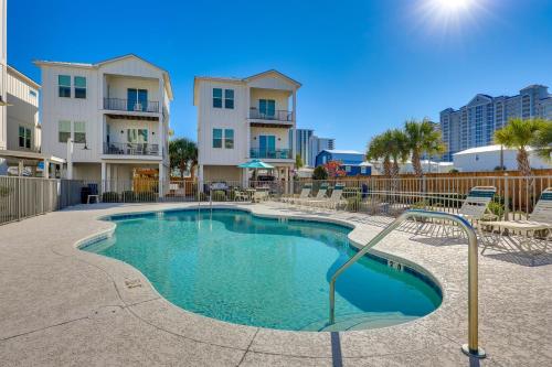 Gulf Shores Home with Shared Pool, 2 Blocks to Beach near Sea-N-Suds Restaurant
