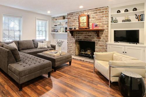 Isaac LaRoche House Garden Level - main image