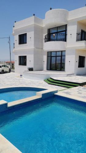 شاليه ريست سي Rest Sea Chalet in Kerak
