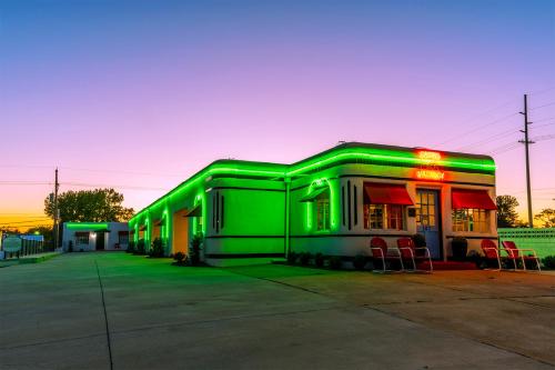 Boots Court Motel - image 7