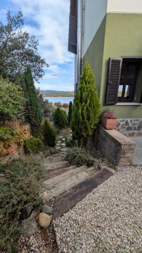 La Casa del Lago con vistas a las Montañas