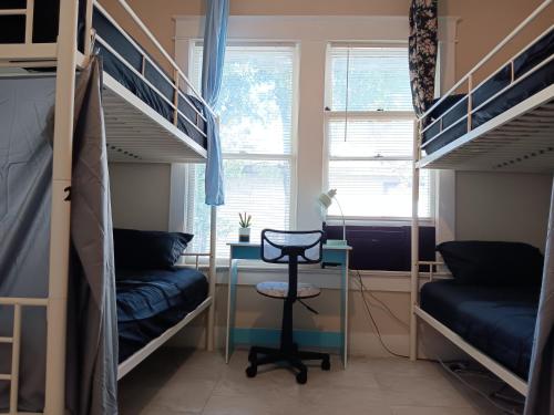 Facilities, Hostel Tampa, 15 minutes to airport, near Ybor City, downtown, self check-in in Temple Terrace