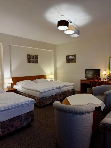 1 double bed, 1 twin bed, 1 sofa bed