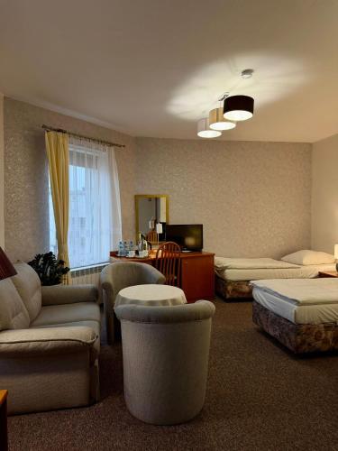 3 twin beds, 1 sofa bed
