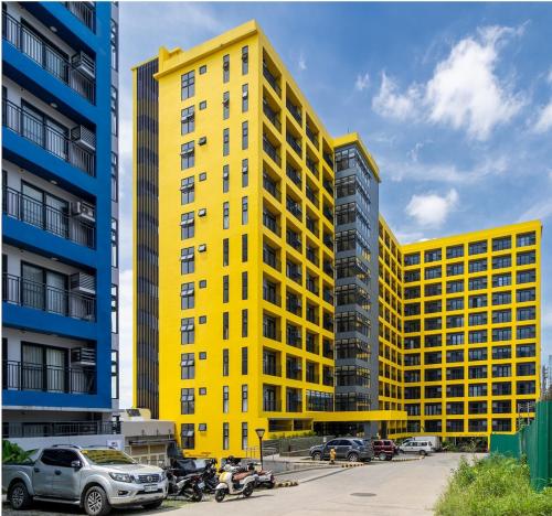 Luxurious studio with cosy balcony, close to the airport and malls in Cabantian