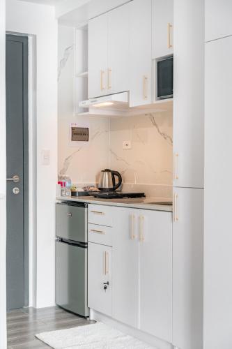 Luxurious studio with cosy balcony, close to the airport and malls in Cabantian
