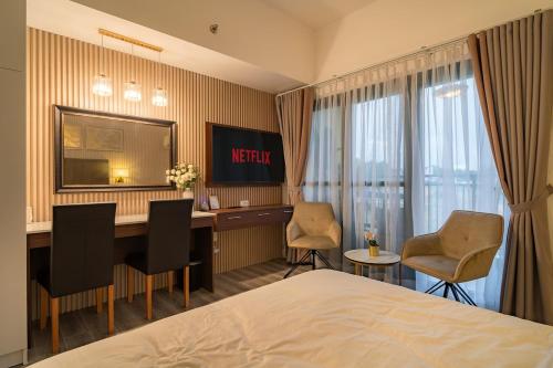 Luxurious studio with cosy balcony, close to the airport and malls in Cabantian