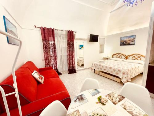 1 queen bed, 1 sofa bed