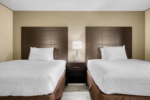2 queen beds