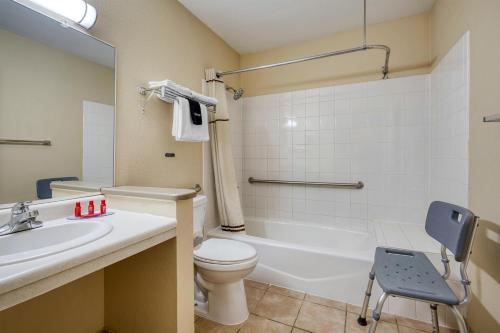 SureStay by Best Western Massena - 화장실