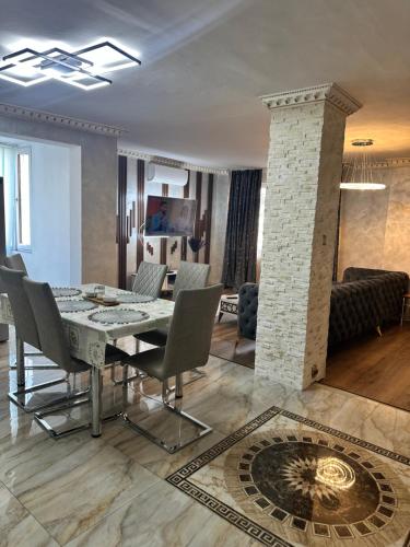 Penthouse Mario, Temešvár