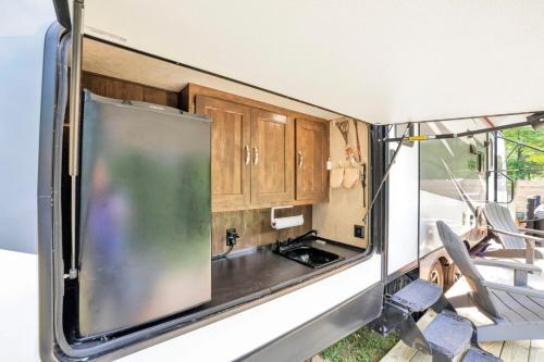 Chestnut Camper - image 4