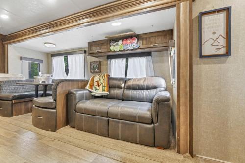 Chestnut Camper - image 2