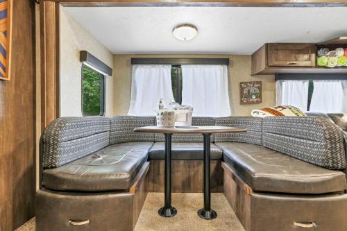 Chestnut Camper - image 11