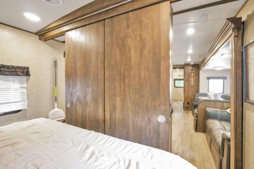 Chestnut Camper - image 8