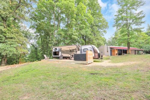 Chestnut Camper - image 10