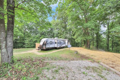 Chestnut Camper - image 13