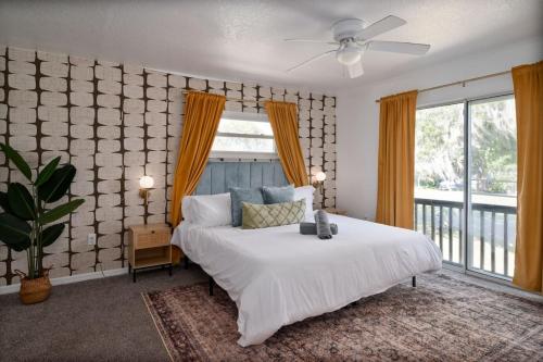 Family Retreat with Game Room and Fireplace in Auburndale (Florida)