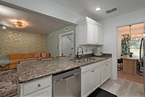Family Retreat with Game Room and Fireplace in Auburndale (Florida)