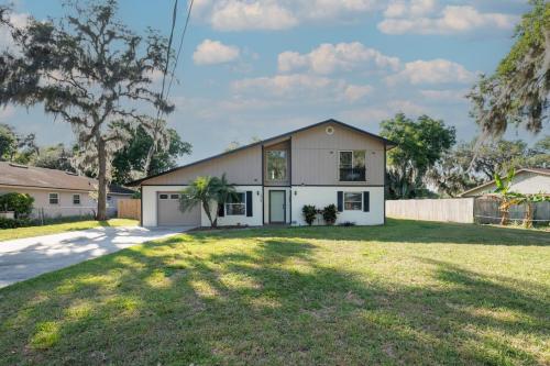 Family Retreat with Game Room and Fireplace in Auburndale (Florida)