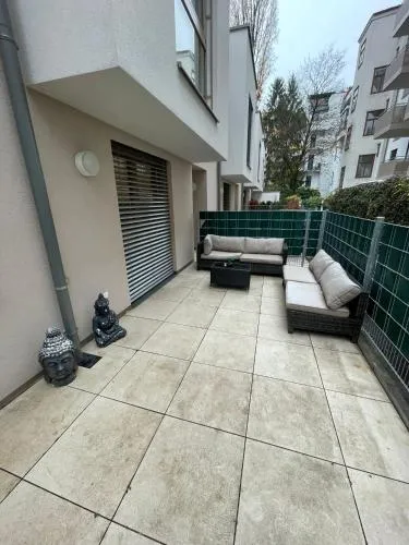 Ruhiges Wiener Townhouse mit Terrasse und Küche in Wien, Österreich