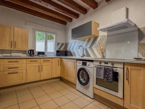 Maison avec parking à 10min du centre-ville à pied (Maison avec parking a 10min du centre-ville a pied) in Chartres