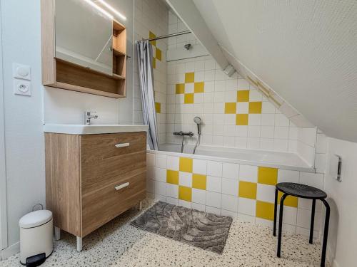 Maison avec parking à 10min du centre-ville à pied (Maison avec parking a 10min du centre-ville a pied) in Chartres