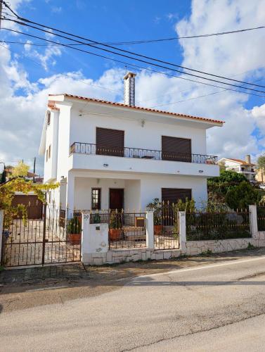 Terraço 26 - 8BR Villa Sleeps 22, Garden & Terrace, Near Lisbon & Beaches gîte à louer Sobreda