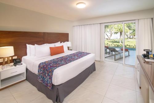 Zimmer mit 2 einzelbetten, direktzugang zum pool