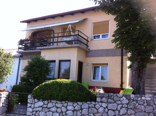  Apartment Renee, Pension in Hreljin