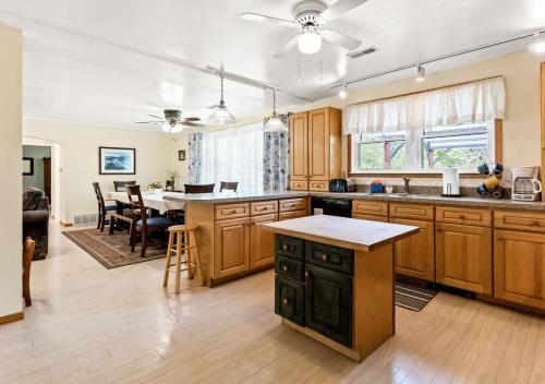 Oaks and Pines - Dog-Friendly Dual Homes in the Woods with Lake Access in Lacota