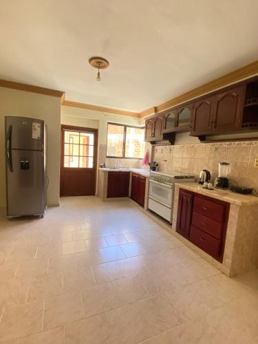 Kitchen, Apartamento amplio y centrico en Tarija in Tarija
