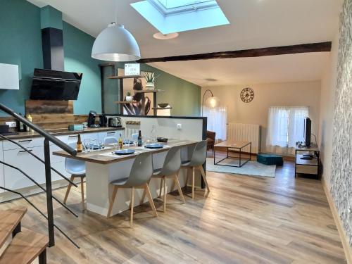 Myzenplace - Duplex 100m2 - Fibre - Cosy et atypique - Centre piéton - Location saisonnière - Montélimar