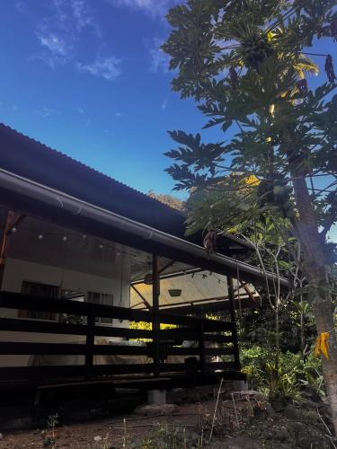 Hiariki Lodge in มาร์เกซัส ไอส์แลนด์