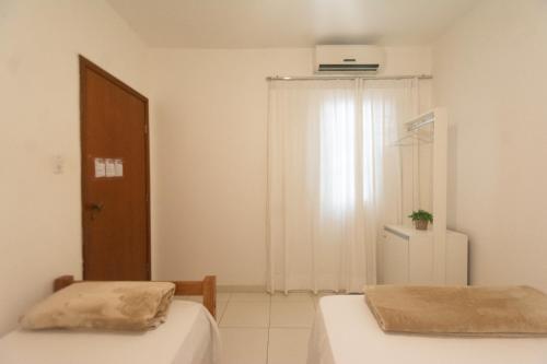 1 double bed, 1 twin bed