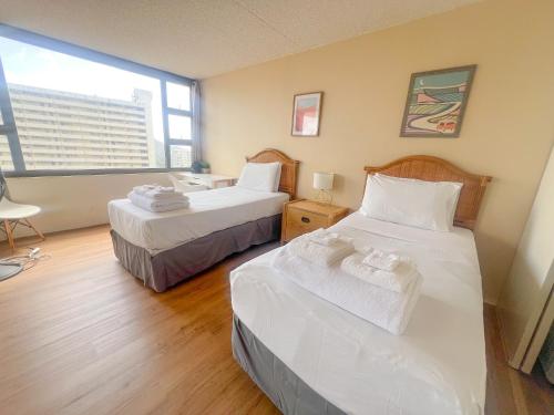 Waikiki Banyan 2111A condo - image 7