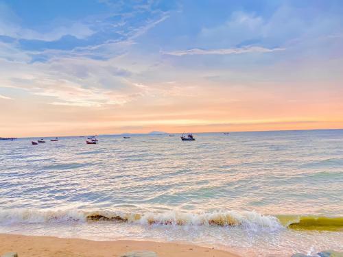 Beach, The Sunset Bangsaen in Chonburi